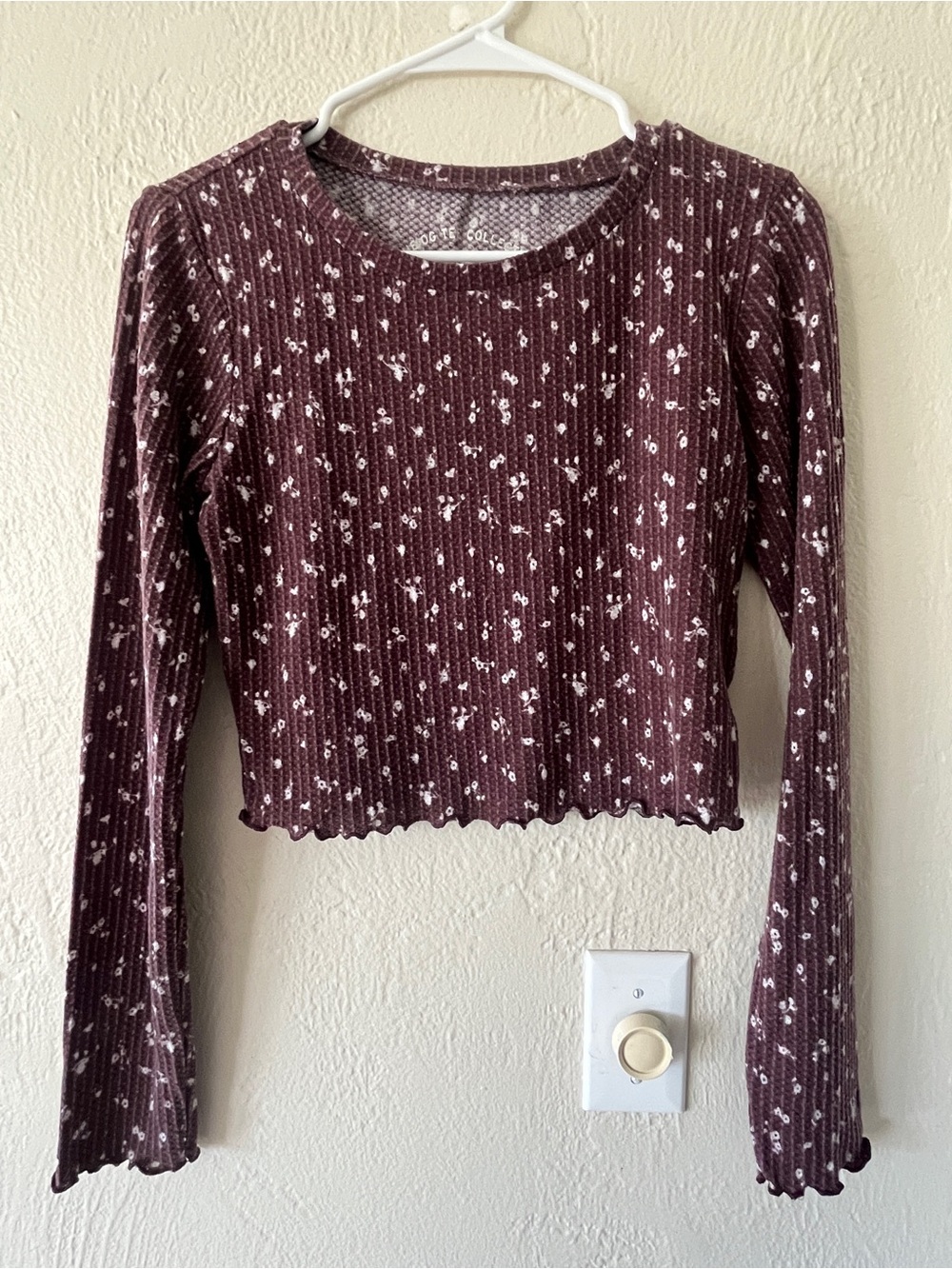 Long Sleeve Ribbed Floral Crop Top - Wine